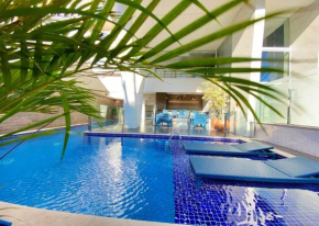 Lindo Apartamento Condomínio de Alto Padrão com piscina e academia.